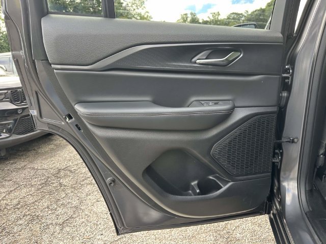 Certified 2025 Jeep Grand Cherokee Laredo X w/ Luxury Tech Group I AWD/4WD image 19