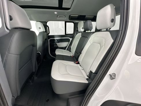Used 2026 Land Rover Defender 110 S image 23