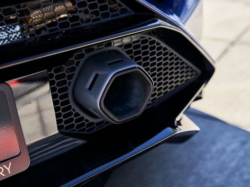 Used 2024 Lamborghini Huracan Tecnica image 16