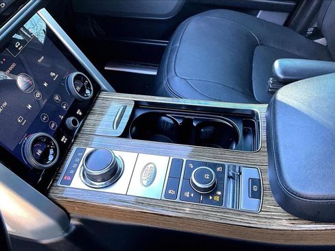 Used 2018 Land Rover Range Rover HSE image 18