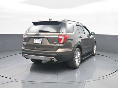 Used 2016 Ford Explorer XLT w/ Equipment Group 202A AWD/4WD image 7