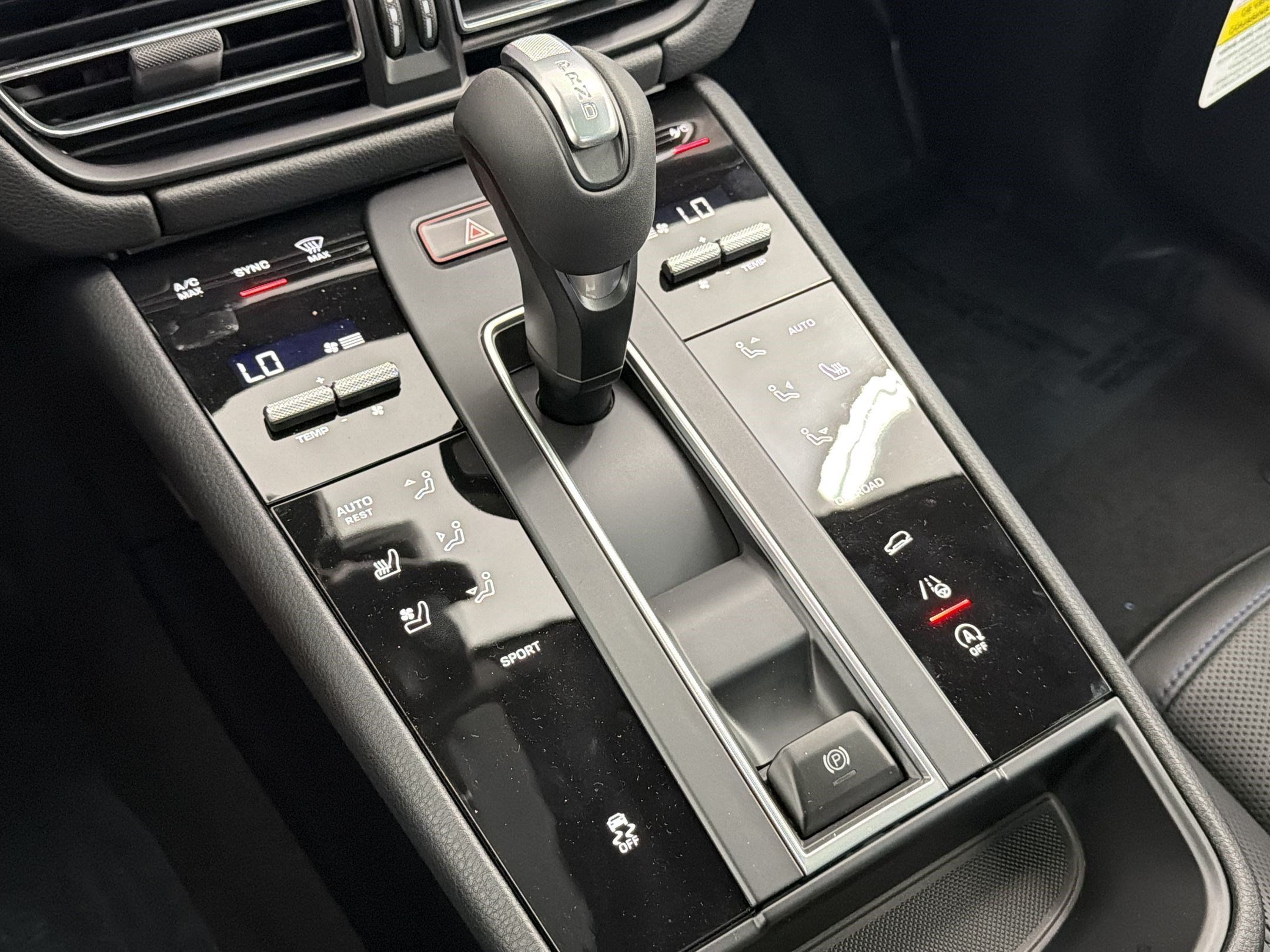 Used 2026 Porsche Macan AWD/4WD image 16