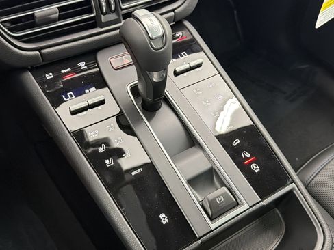 New 2026 Porsche Macan image 16