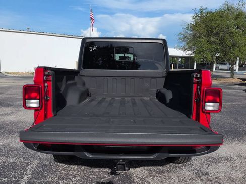 Used 2023 Jeep Gladiator Overland AWD/4WD image 13