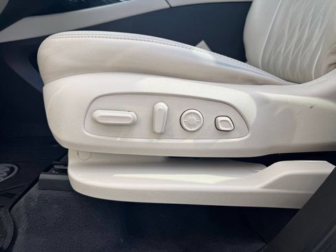 Used 2022 Buick Enclave Avenir w/ Avenir Technology Package AWD/4WD image 16
