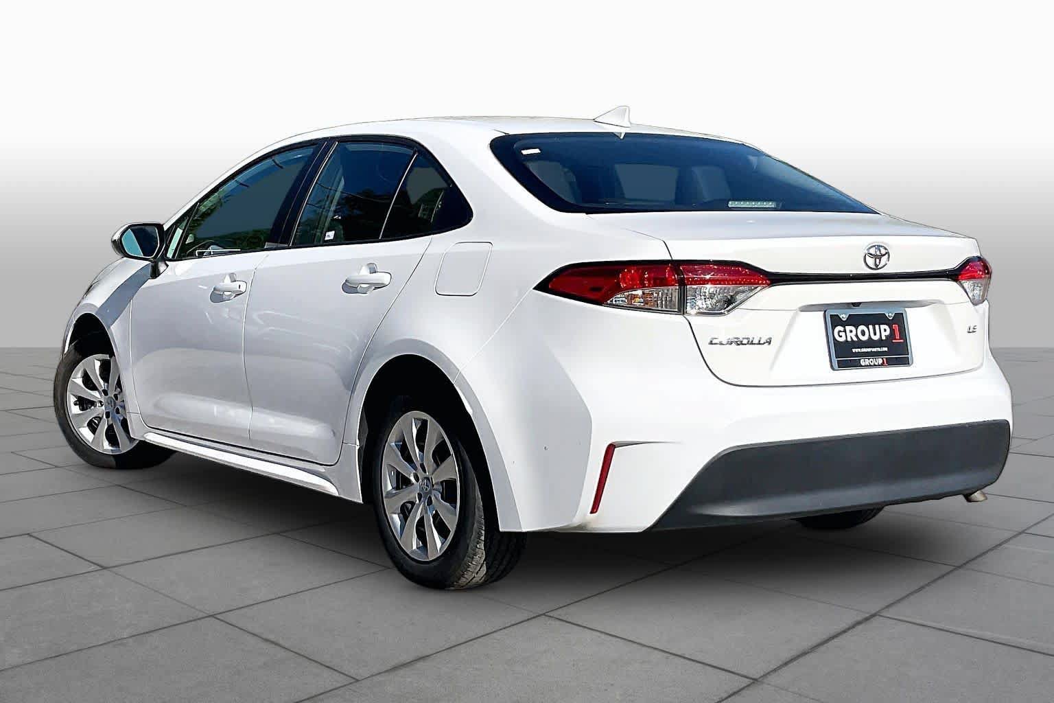 Used 2025 Toyota Corolla LE FWD image 12
