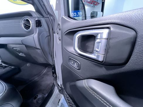 Used 2022 Jeep Wrangler Unlimited Sahara w/ Cold Weather Group AWD/4WD image 37