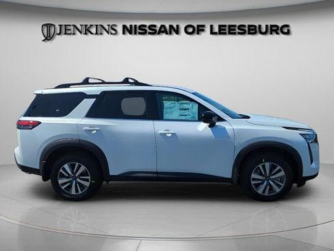 New 2026 Nissan Pathfinder SL FWD image 3