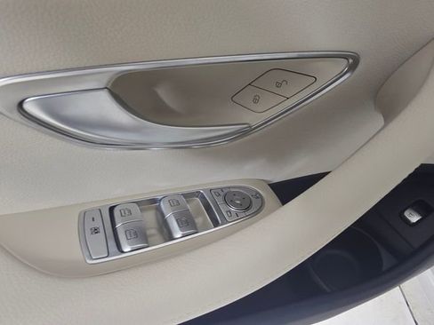 Used 2023 Mercedes-Benz E 350 4MATIC Sedan image 15