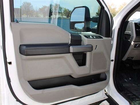 Used 2019 Ford F250 XLT w/ Snow Plow Prep Package AWD/4WD image 14