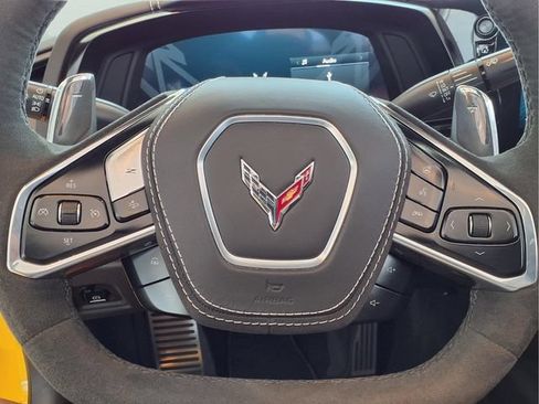 Used 2025 Chevrolet Corvette Stingray Preferred Conv w/ Z51 Performance Package RWD image 16