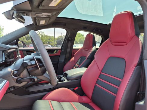 Certified 2026 Porsche Cayenne Coupe AWD/4WD image 4