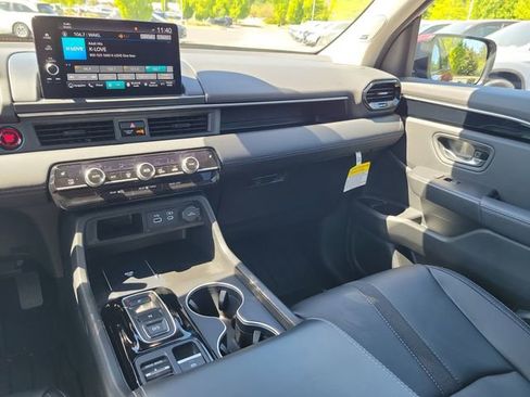 Certified 2025 Honda Pilot Touring image 12