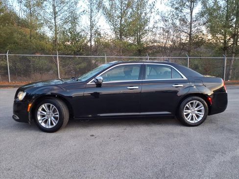 Used 2016 Chrysler 300 C image 11