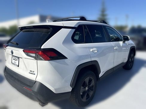 Used 2021 Toyota RAV4 XLE w/ XLE Grade Weather Package AWD/4WD image 9