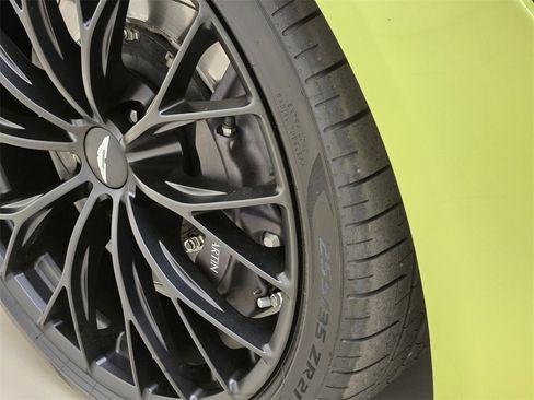 Used 2023 Aston Martin V8 Vantage image 14