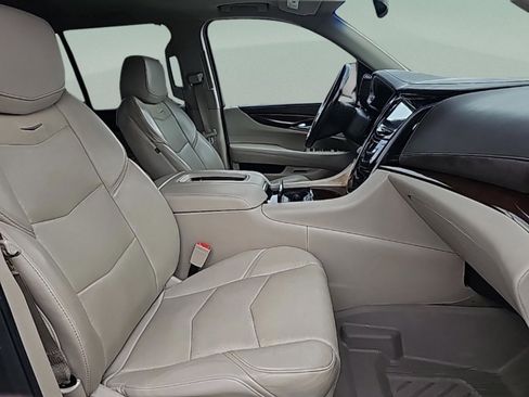 Used 2016 Cadillac Escalade Luxury image 37