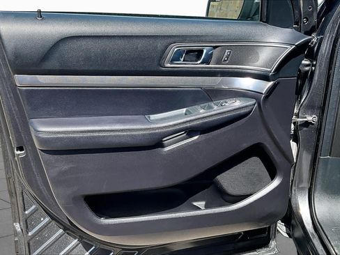 Used 2018 Ford Explorer XLT w/ Equipment Group 202A FWD image 23