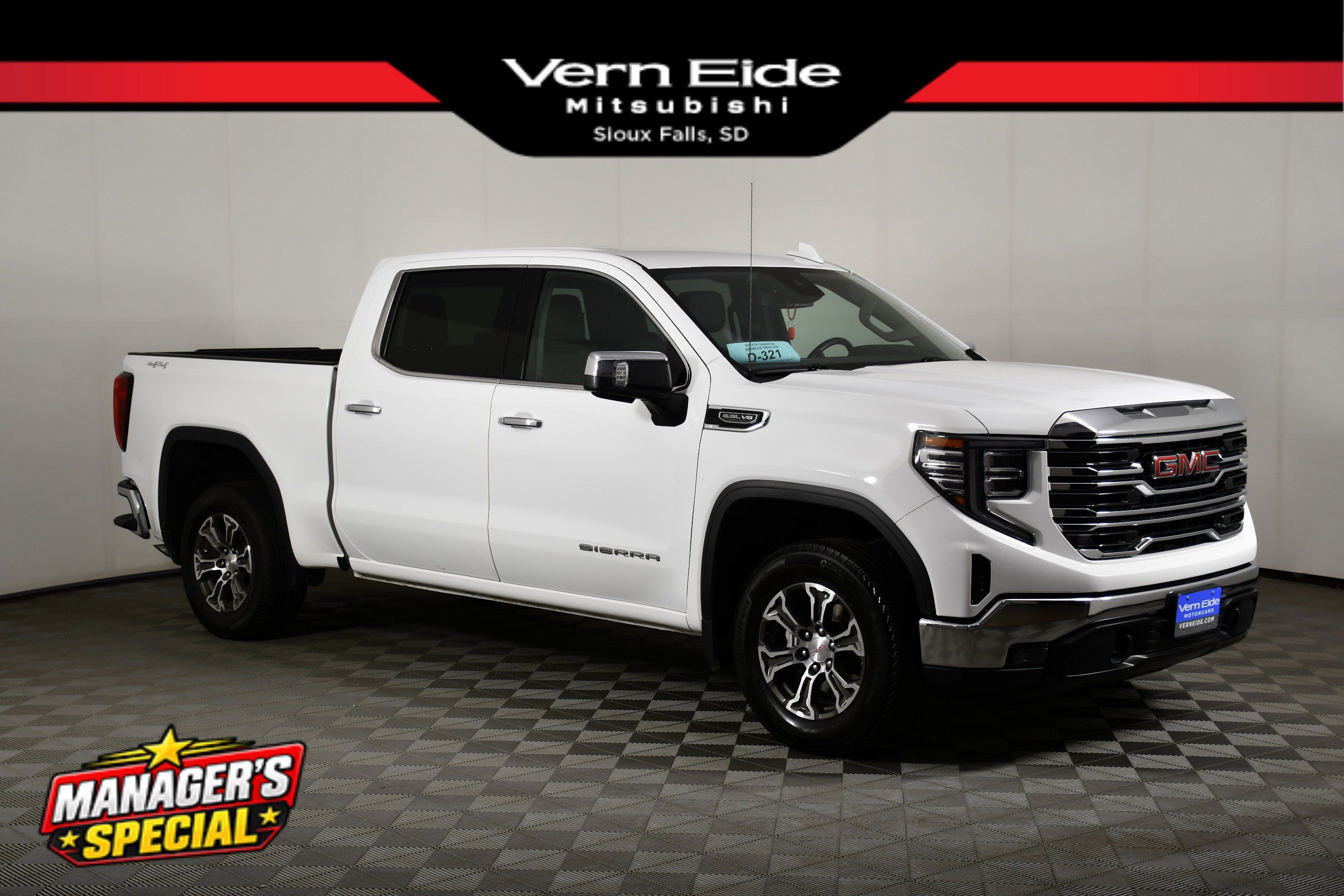 Used 2026 GMC Sierra 1500 SLT AWD/4WD image 1