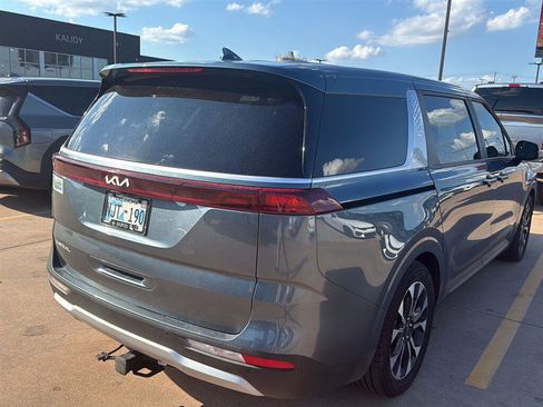 Used 2023 Kia Carnival EX FWD image 9