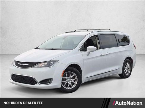 Used 2020 Chrysler Pacifica Touring-L FWD image 1