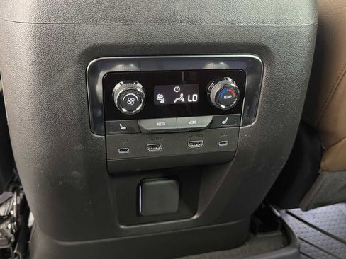 Used 2025 Chevrolet Suburban High Country AWD/4WD image 28