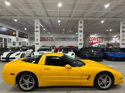 Used 2002 Chevrolet Corvette Coupe w/ Preferred Equipment Group2 RWD image 5
