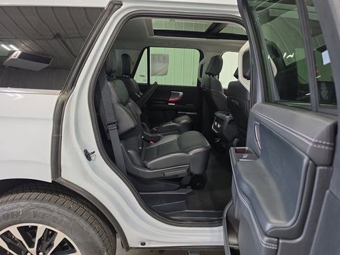 Used 2025 Ford Expedition Platinum AWD/4WD image 29