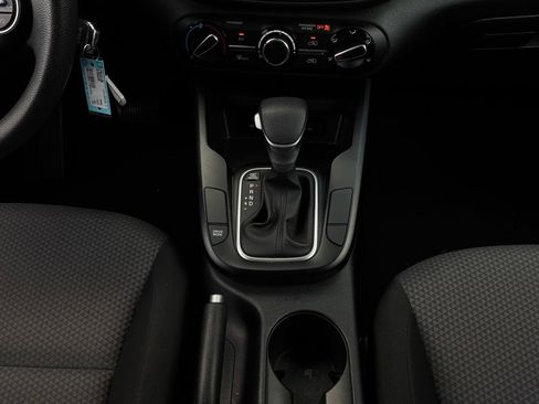 Used 2025 Kia Soul LX w/ LX Technology Package FWD image 13