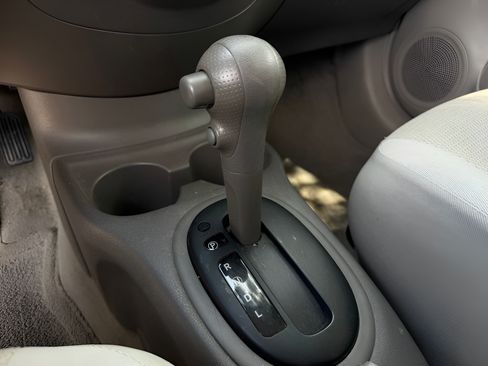 Used 2012 Nissan Versa SV FWD image 21