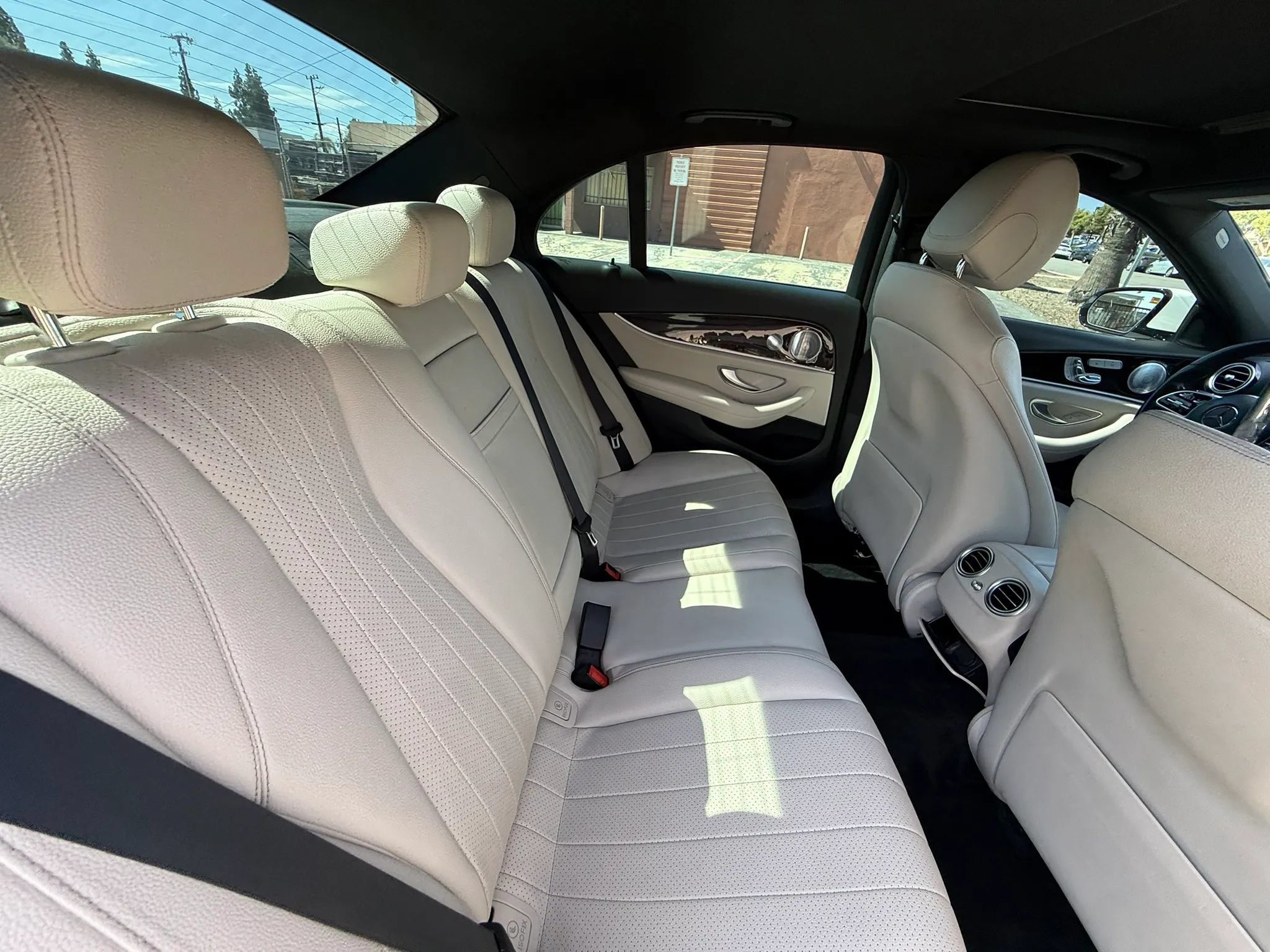 Used 2020 Mercedes-Benz E 350 Sedan image 18