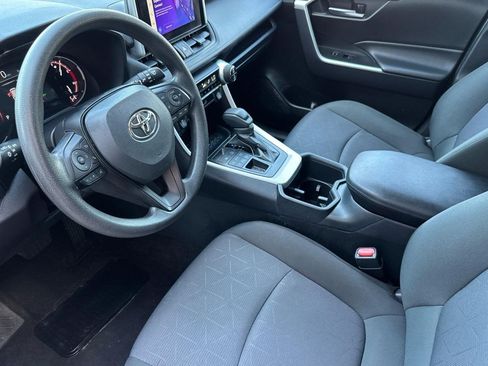 Used 2025 Toyota RAV4 XLE AWD/4WD image 4