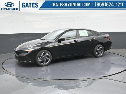 New 2025 Hyundai Elantra Sport FWD image 7