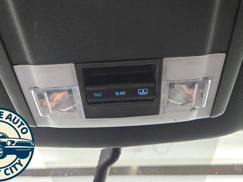 Used 2018 Ford Explorer XLT w/ Equipment Group 202A AWD/4WD image 22