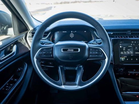 Used 2023 Jeep Grand Cherokee Laredo image 34