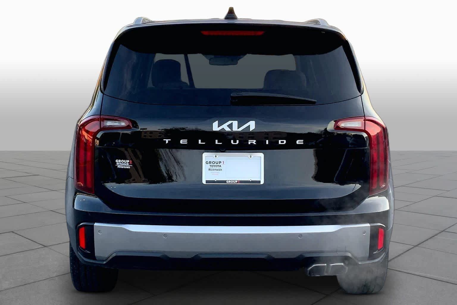 Used 2025 Kia Telluride S FWD image 5