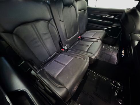 Used 2024 Jeep Wagoneer L Series II RWD image 14