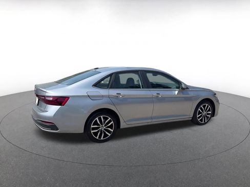 Used 2025 Volkswagen Jetta SE image 12