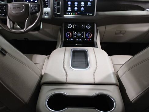 Used 2021 GMC Yukon Denali w/ Denali Ultimate Package AWD/4WD image 34