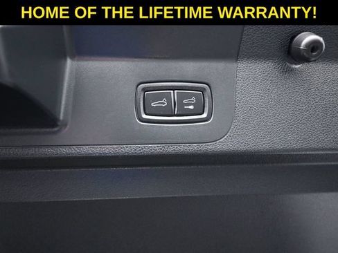 Used 2017 Porsche Panamera 4 AWD/4WD image 39