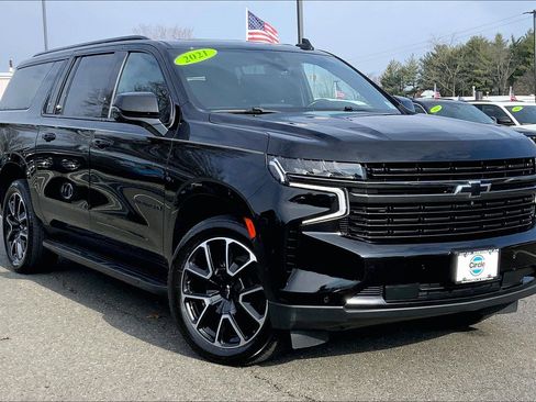 Used 2021 Chevrolet Suburban RST w/ Luxury Package image 2