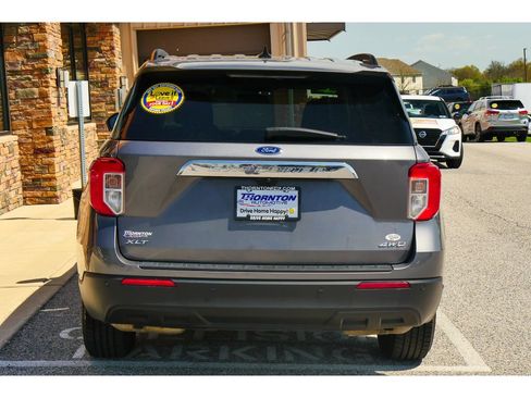 Used 2021 Ford Explorer XLT image 4