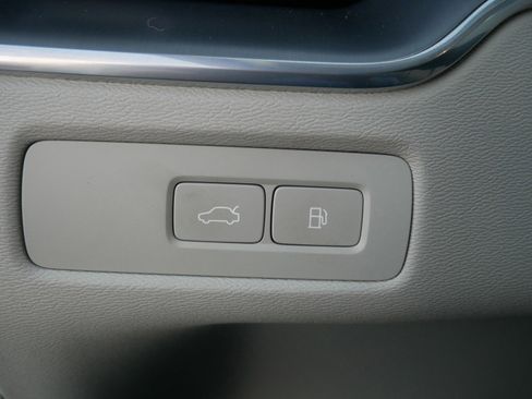 Certified 2023 Volvo XC60 T8 Core image 24