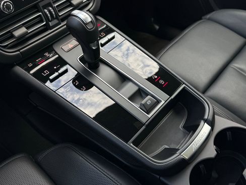 Certified 2025 Porsche Macan image 22