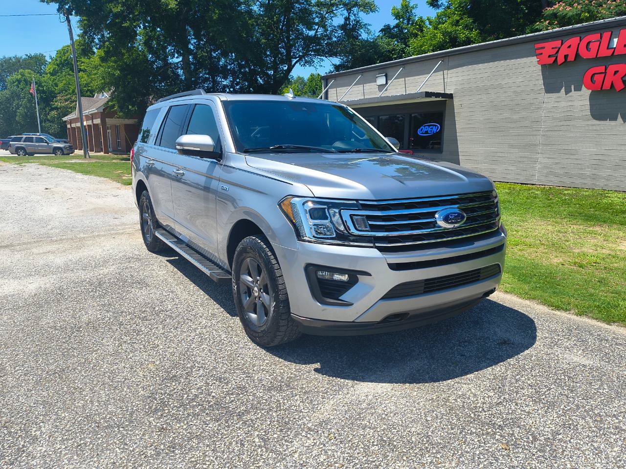 Used 2020 Ford Expedition XLT w/ Equipment Group 202A AWD/4WD image 2