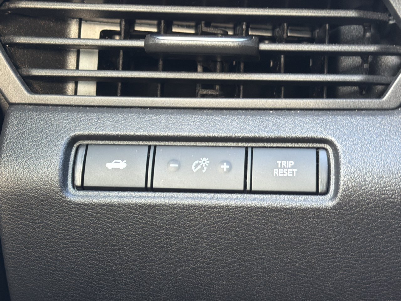 Used 2024 Nissan Altima 2.5 SV FWD image 10