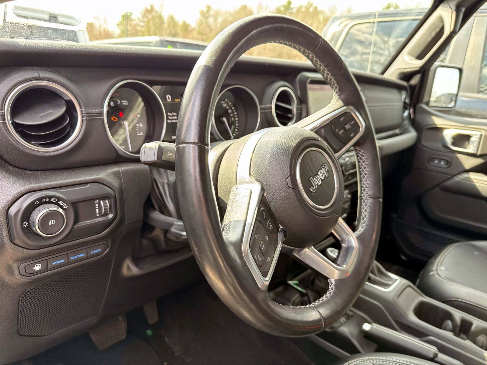 Used 2023 Jeep Wrangler Unlimited Sahara w/ Cold Weather Group AWD/4WD image 10
