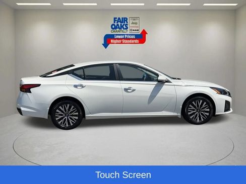 Used 2023 Nissan Altima 2.5 SV AWD/4WD image 7