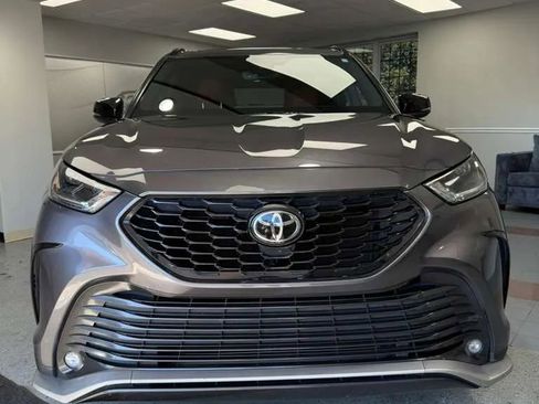 Used 2021 Toyota Highlander XSE image 3