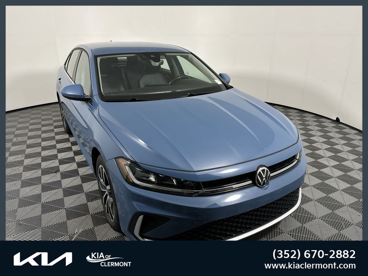 Used 2025 Volkswagen Jetta SE FWD image 1